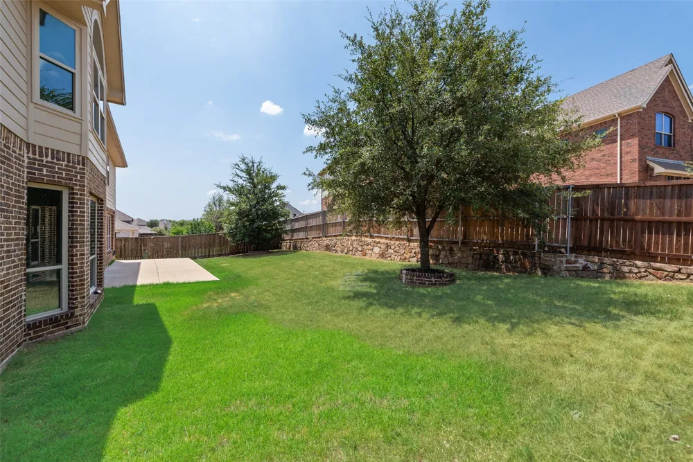 419 Aylesbury Drive Roanoke, TX 76262