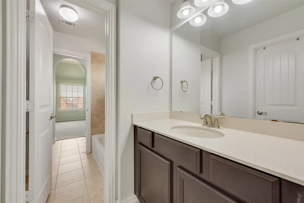 419 Aylesbury Drive Roanoke, TX 76262