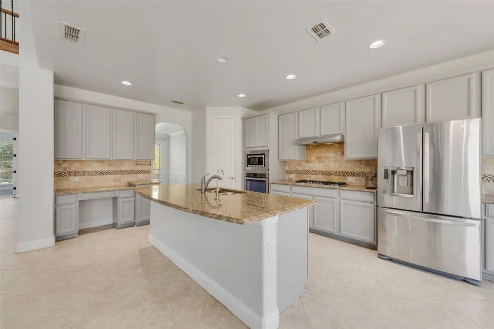 419 Aylesbury Drive Roanoke, TX 76262