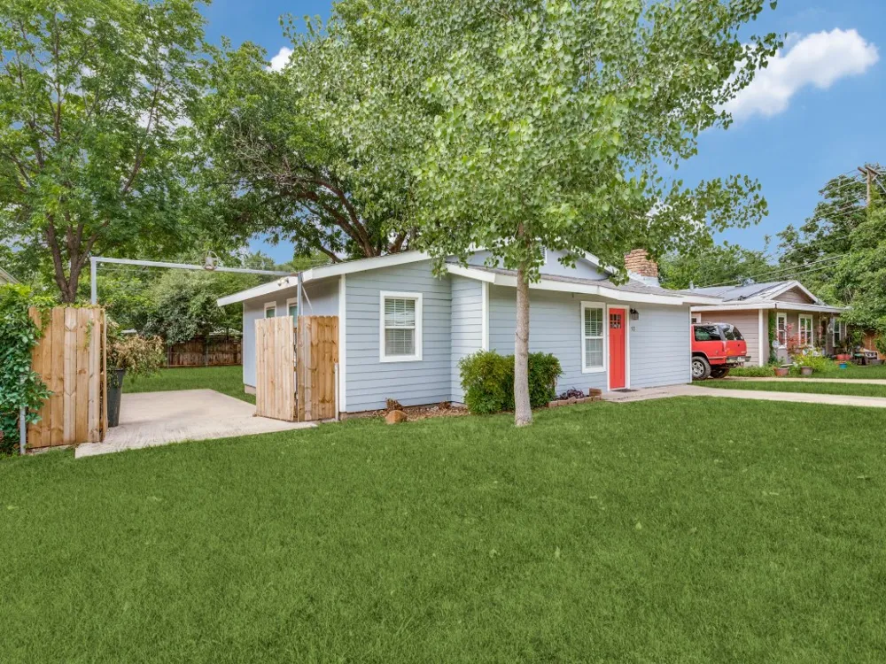 512 Bluebonnet Drive Hurst, TX 76053