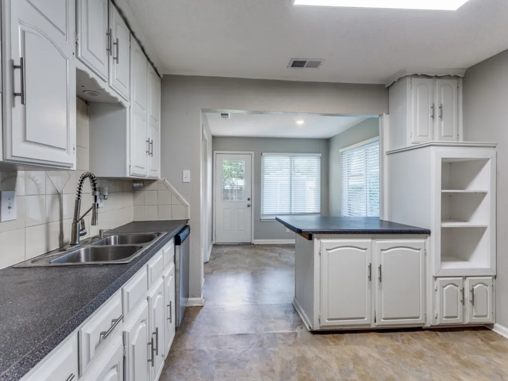 512 Bluebonnet Drive Hurst, TX 76053
