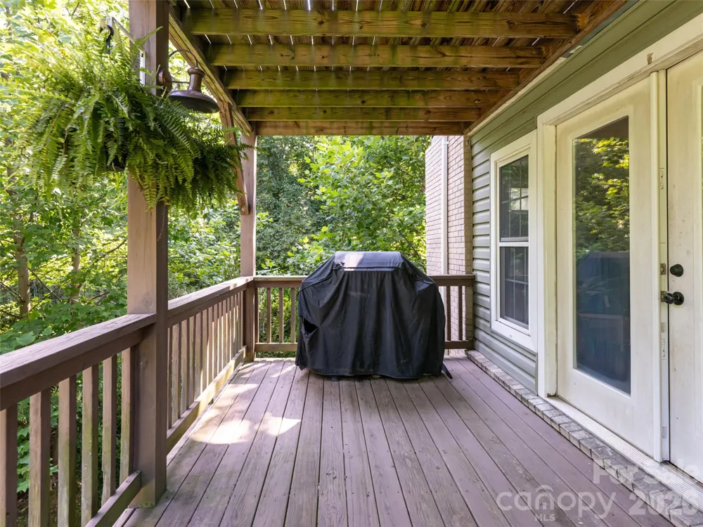61 Sherwood Forest Drive Arden, NC 28704