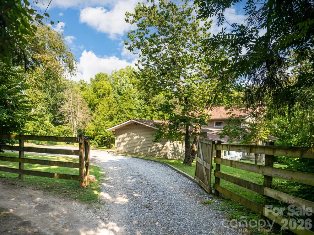 61 Sherwood Forest Drive Arden, NC 28704