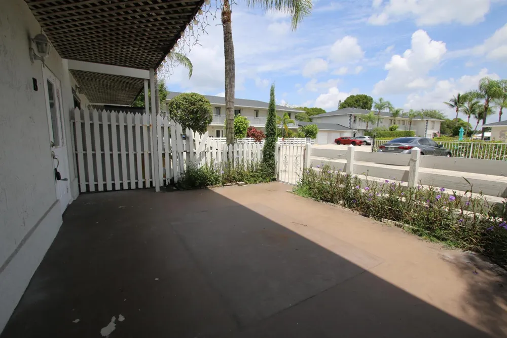 324 W PINE STREET #13 Lantana, FL 33462