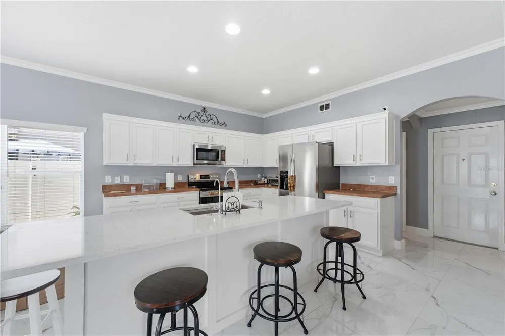 10114 OAK CREST ROAD Orlando, FL 32829
