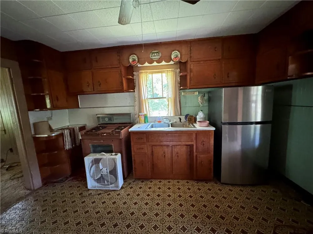 375 Retrivers Lane Hillsville, VA 24343