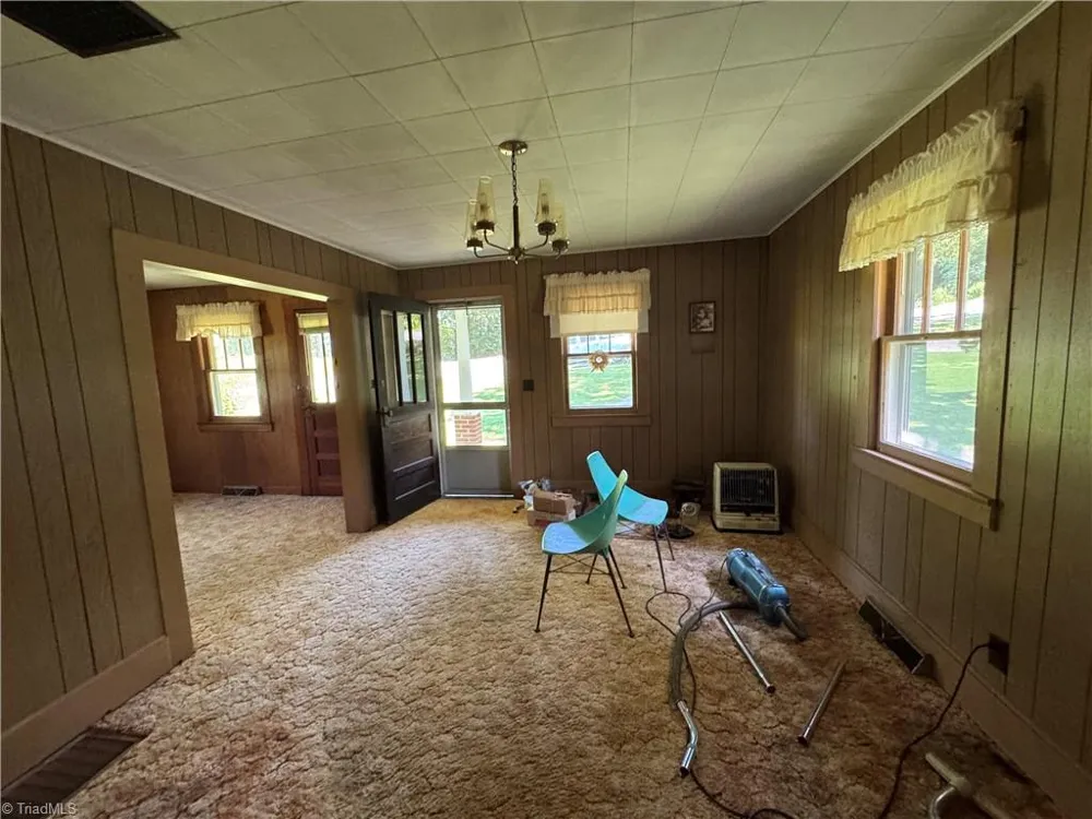 375 Retrivers Lane Hillsville, VA 24343