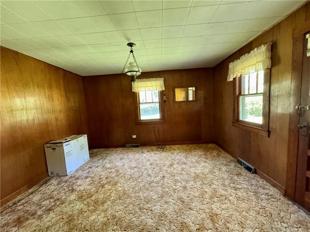 375 Retrivers Lane Hillsville, VA 24343