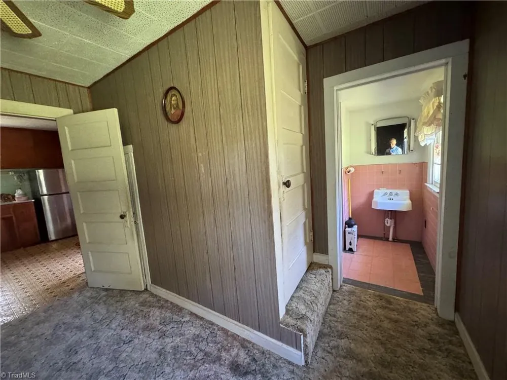 375 Retrivers Lane Hillsville, VA 24343