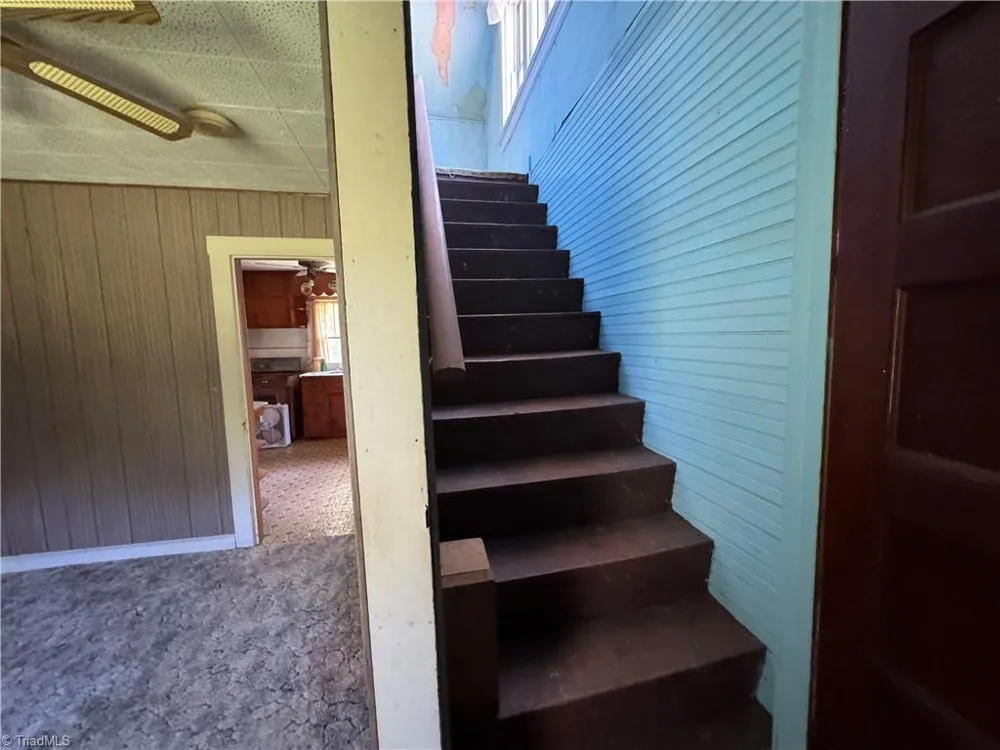 375 Retrivers Lane Hillsville, VA 24343