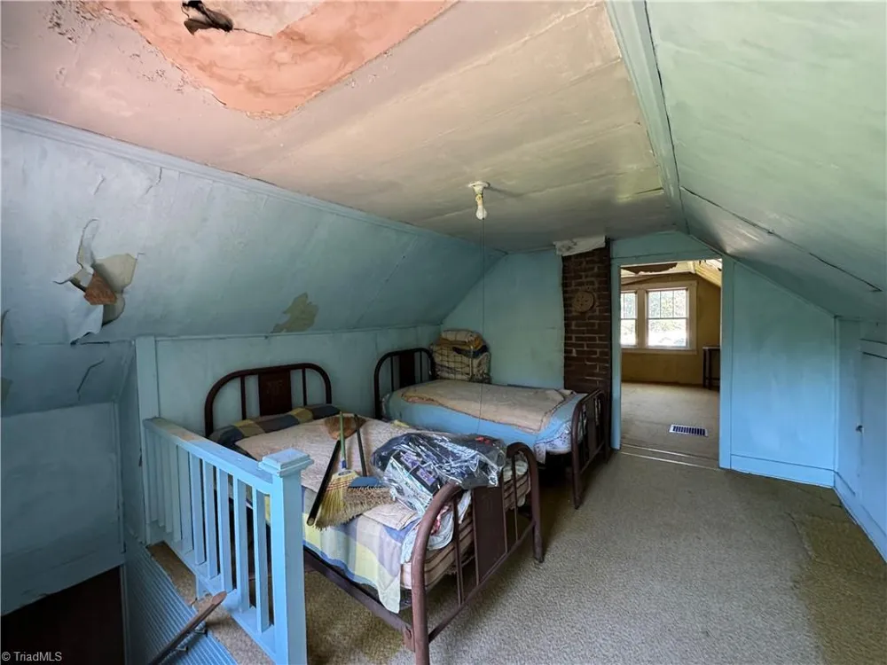 375 Retrivers Lane Hillsville, VA 24343
