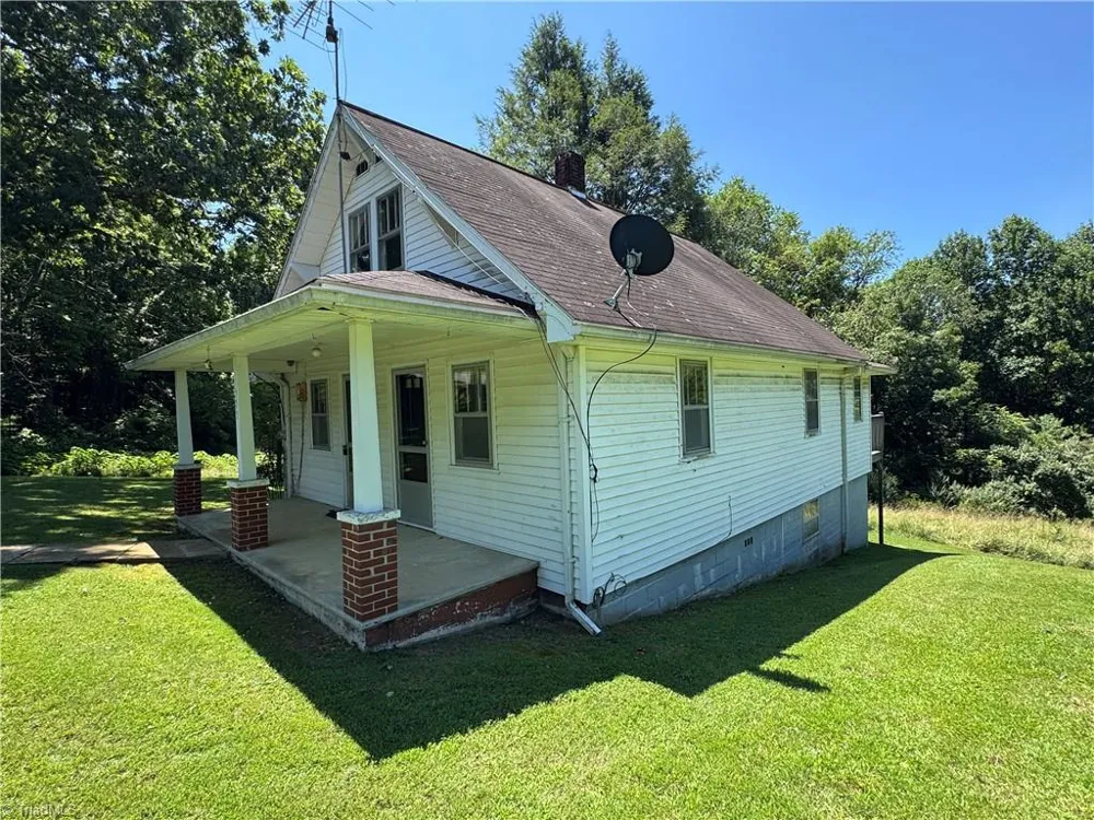 375 Retrivers Lane Hillsville, VA 24343