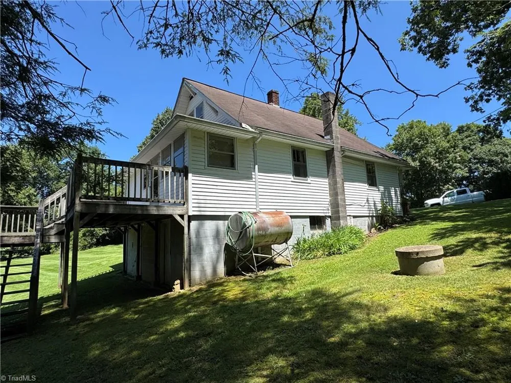 375 Retrivers Lane Hillsville, VA 24343