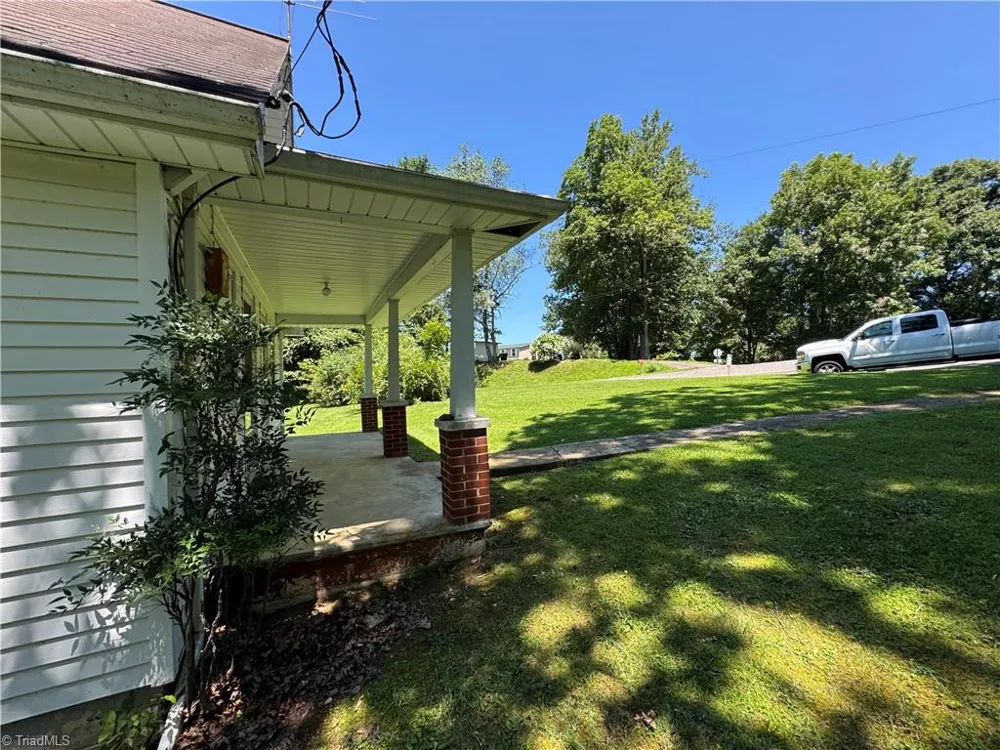 375 Retrivers Lane Hillsville, VA 24343