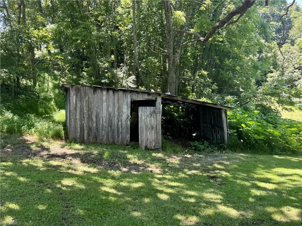 375 Retrivers Lane Hillsville, VA 24343