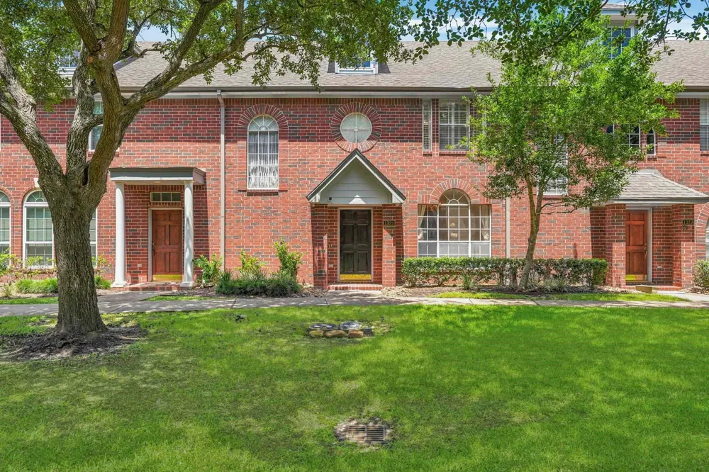 1321 El Camino Village Drive Webster, TX 77058