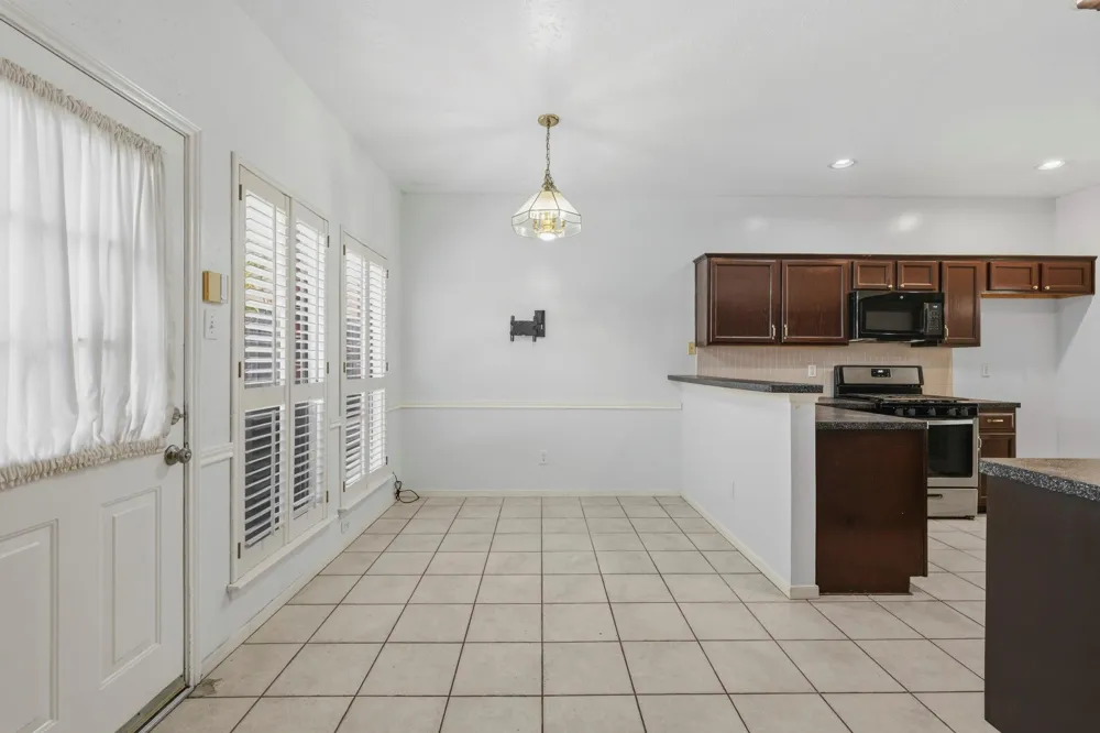 1321 El Camino Village Drive Webster, TX 77058