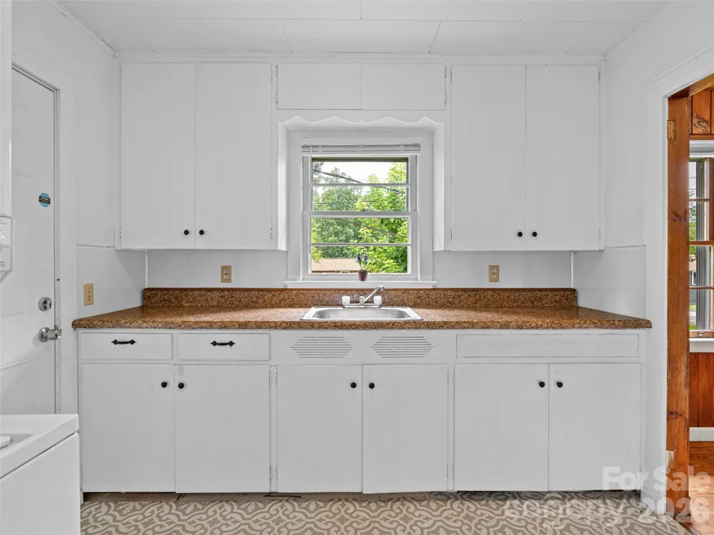 111-113 Stewart Street Hendersonville, NC 28792