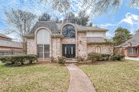 1015 Sugar Lakes Drive