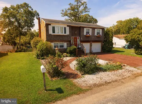 11 SPRUCE DRIVE