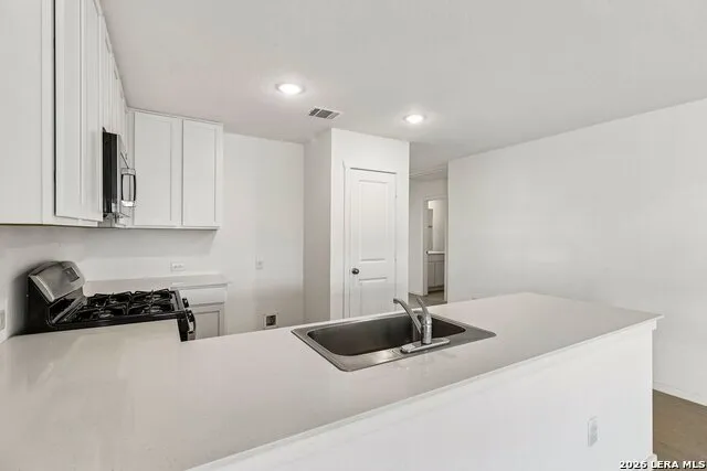 212 COWBOY RDG Pleasanton, TX 78064