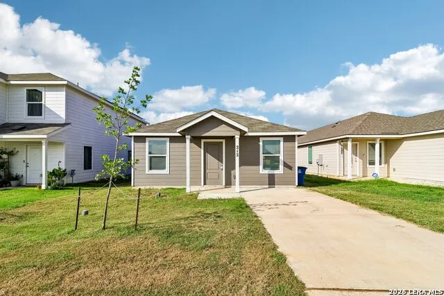 212 COWBOY RDG Pleasanton, TX 78064