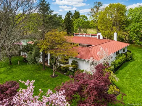 8 Plaka Court