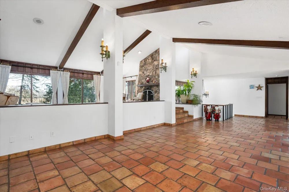 8 Plaka Court Old Brookville, NY 11545