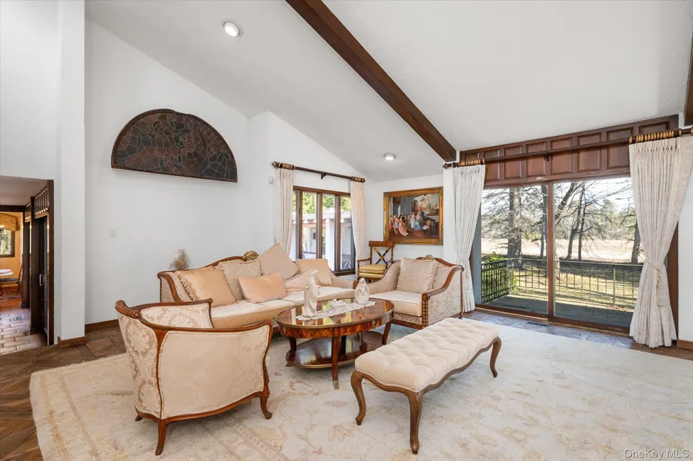8 Plaka Court Old Brookville, NY 11545