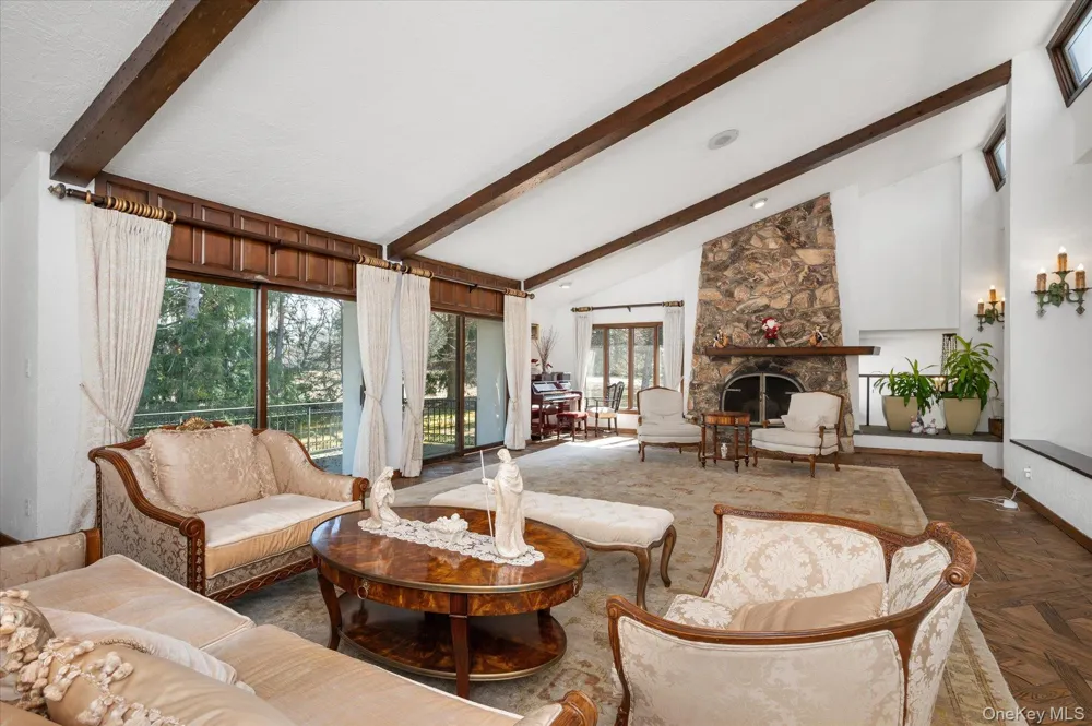 8 Plaka Court Old Brookville, NY 11545