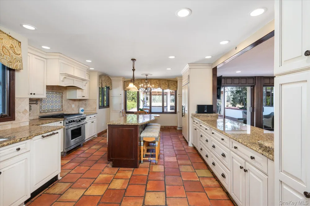 8 Plaka Court Old Brookville, NY 11545