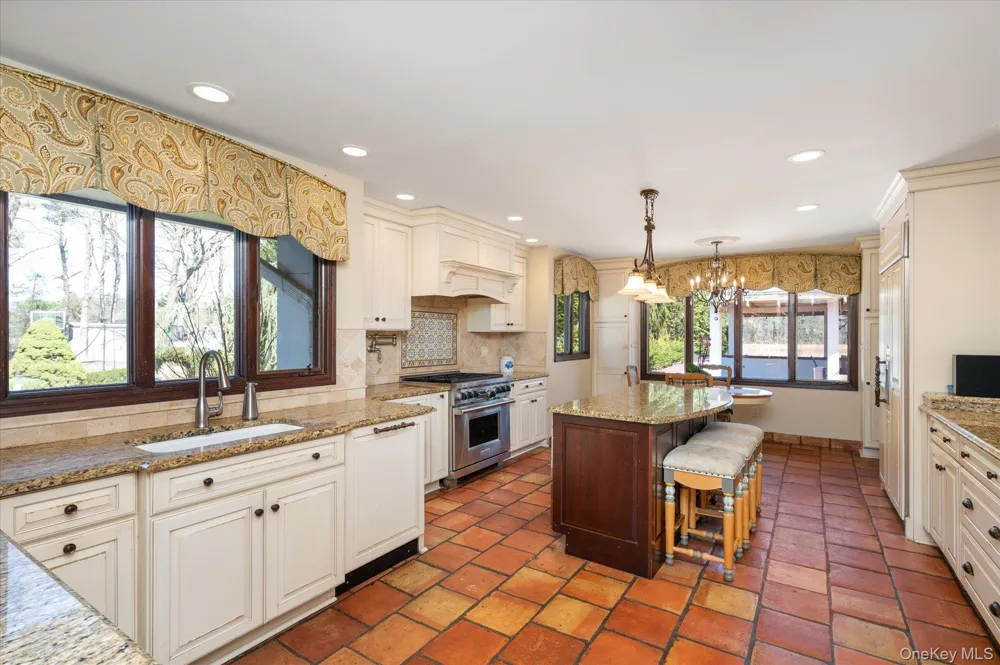 8 Plaka Court Old Brookville, NY 11545