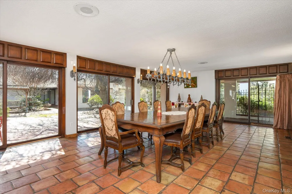 8 Plaka Court Old Brookville, NY 11545