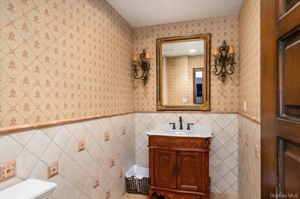 8 Plaka Court Old Brookville, NY 11545