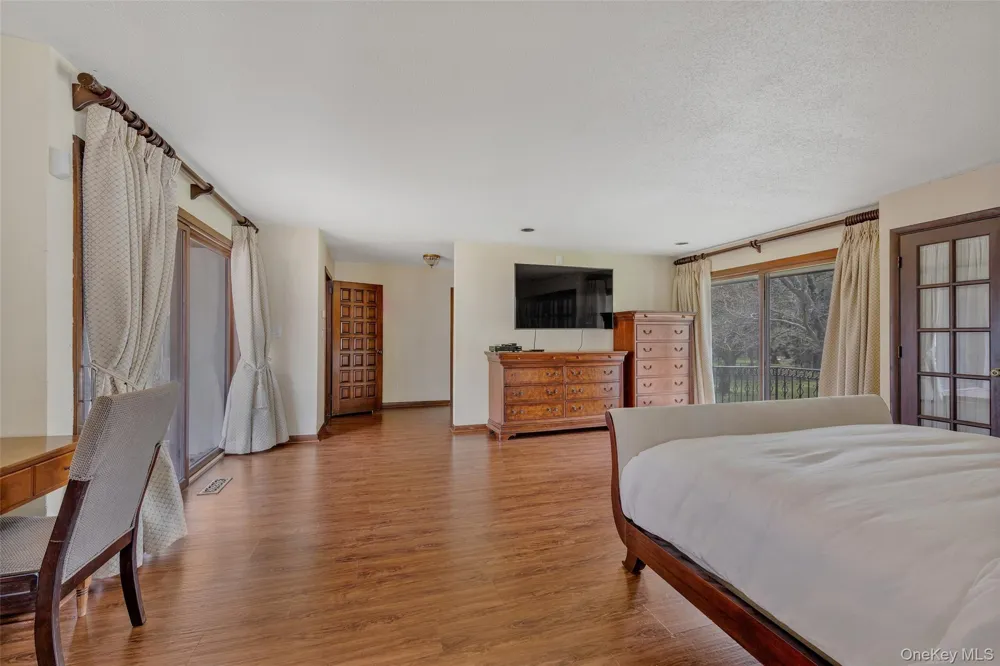 8 Plaka Court Old Brookville, NY 11545