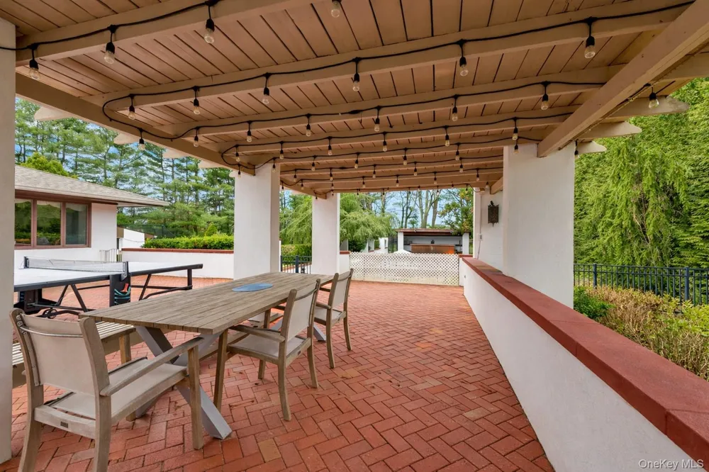 8 Plaka Court Old Brookville, NY 11545