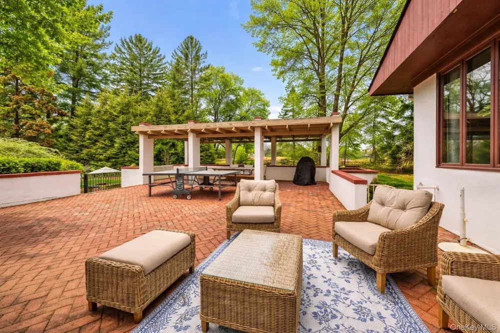 8 Plaka Court Old Brookville, NY 11545