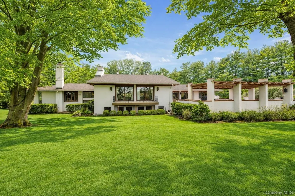 8 Plaka Court Old Brookville, NY 11545