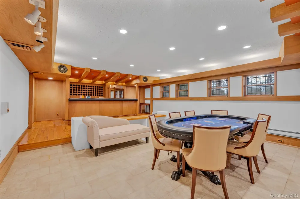 8 Plaka Court Old Brookville, NY 11545