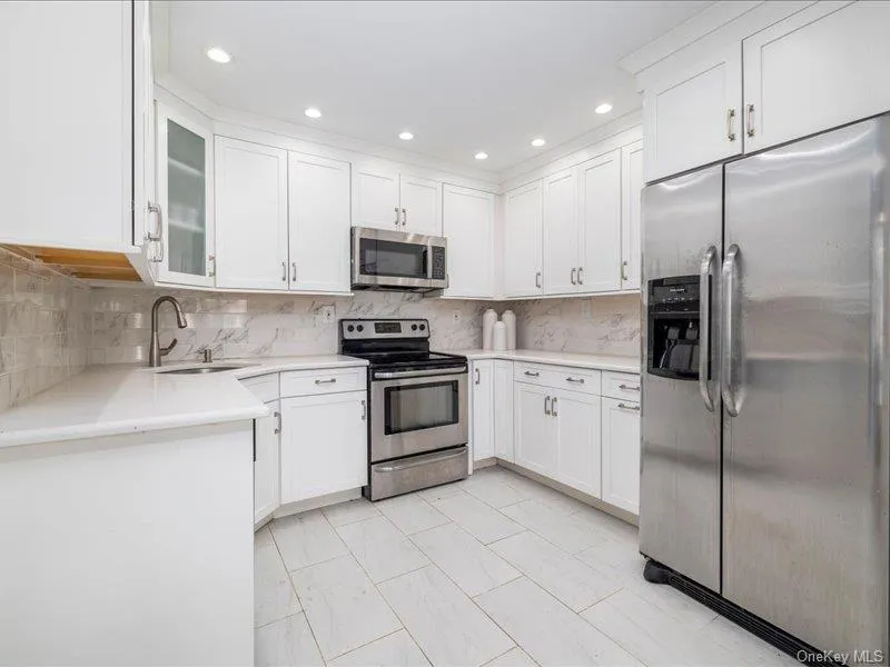 18 Old Farm Road Levittown, NY 11756