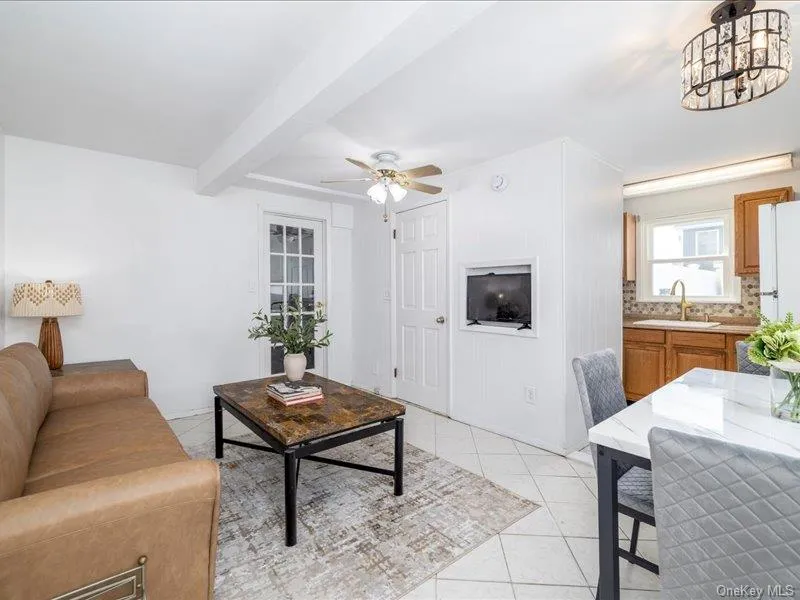 18 Old Farm Road Levittown, NY 11756