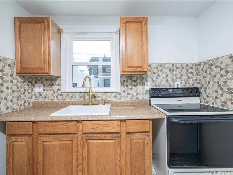 18 Old Farm Road Levittown, NY 11756