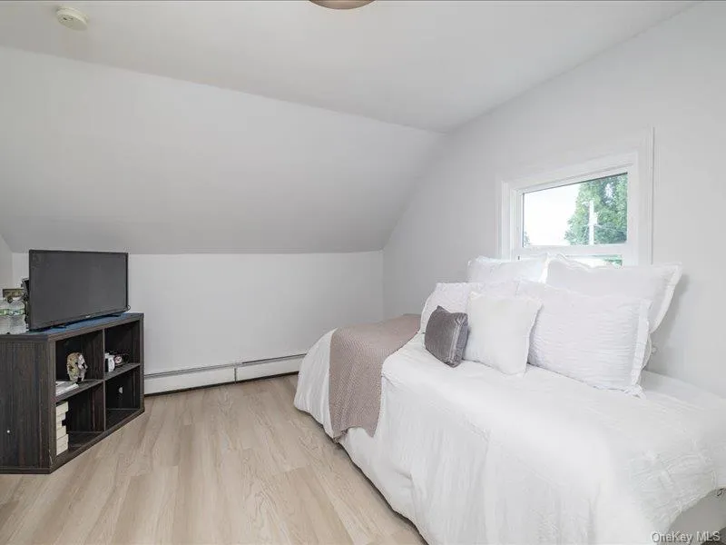 18 Old Farm Road Levittown, NY 11756