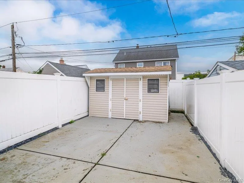 18 Old Farm Road Levittown, NY 11756