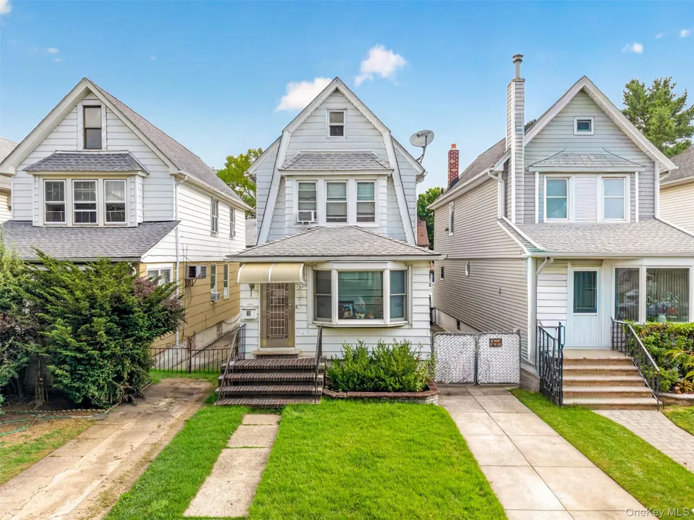 7129 Manse Street Forest Hills, NY 11375
