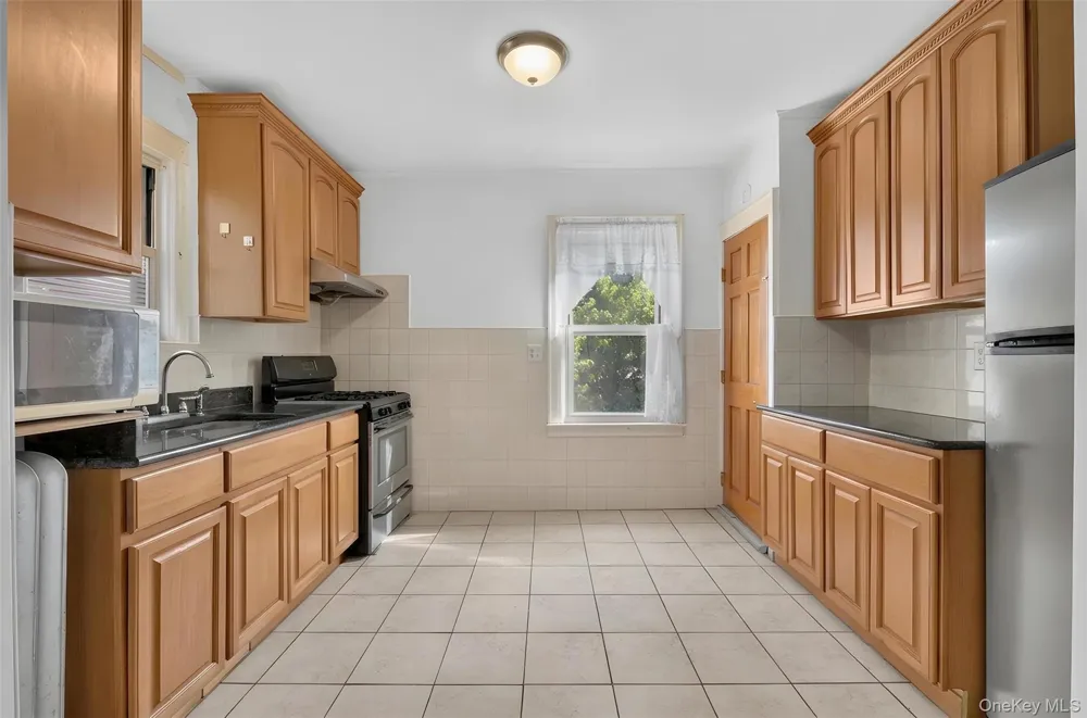 7129 Manse Street Forest Hills, NY 11375
