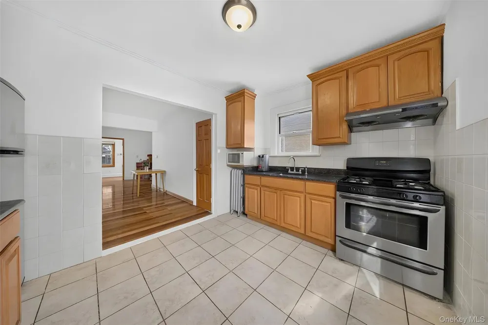 7129 Manse Street Forest Hills, NY 11375