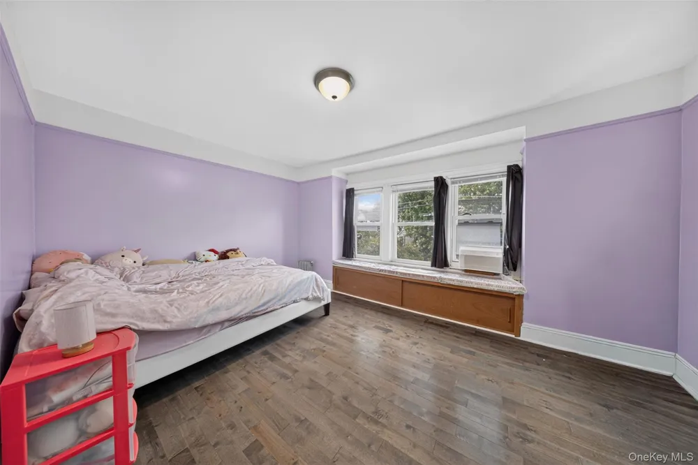 7129 Manse Street Forest Hills, NY 11375