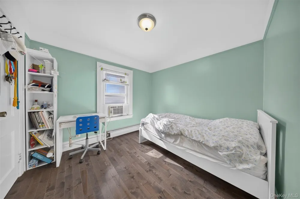 7129 Manse Street Forest Hills, NY 11375