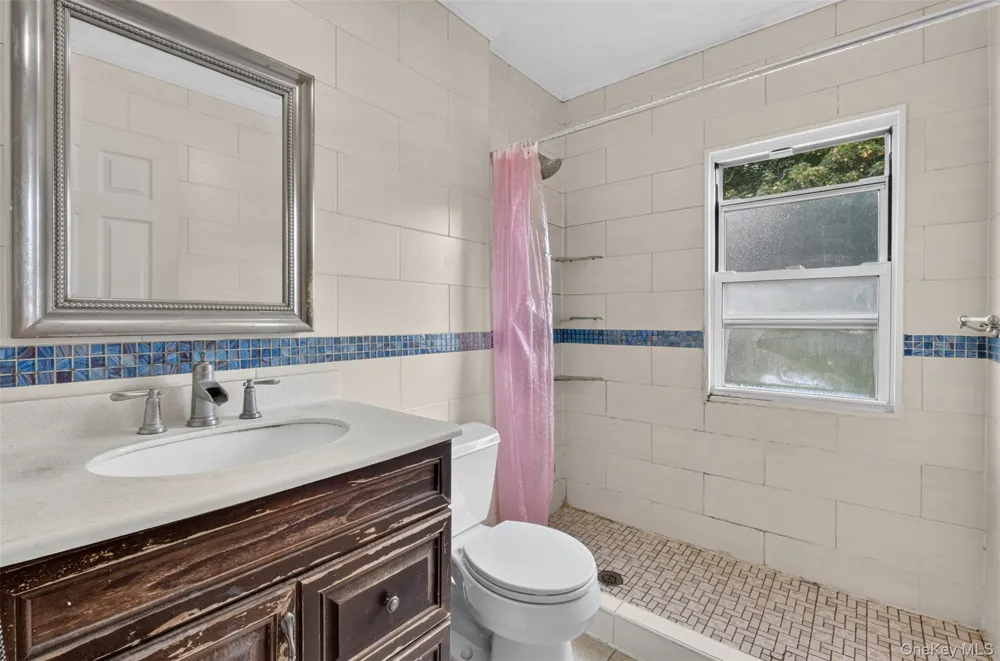 7129 Manse Street Forest Hills, NY 11375